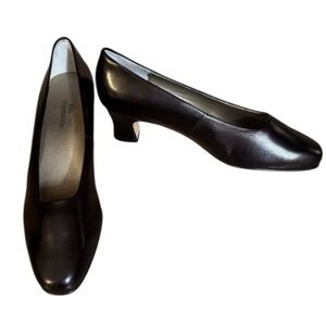Ros Hommerson Black Leather Pumps 7.5 Comfort Low Heel Career Classic Cushioned
